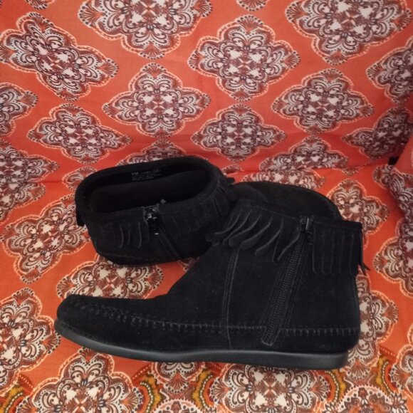 AEROSOLES Linbo Moccasin Style Fringe Black Suede Ankle Boots Size 6 - Picture 2 of 14